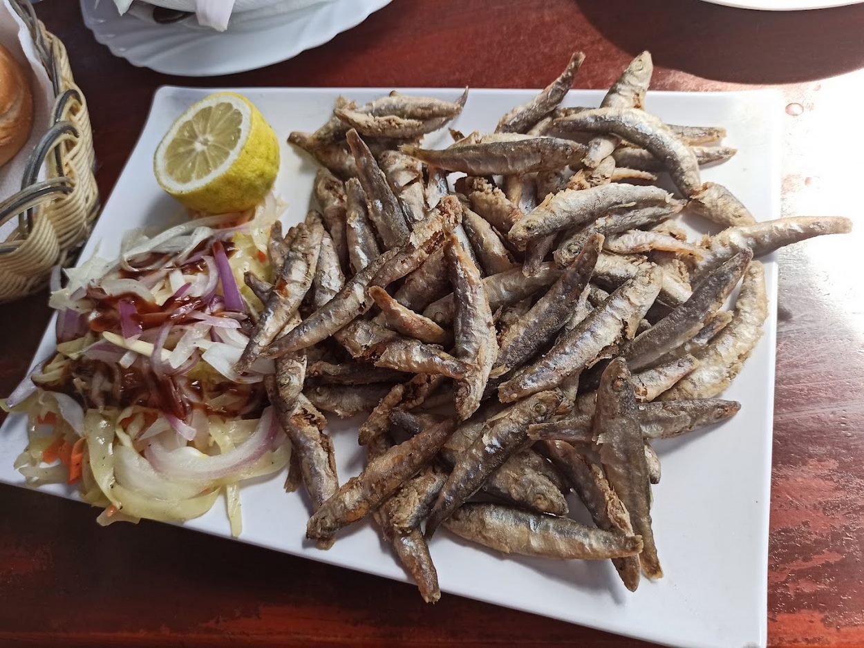 Calamares y pescado a la brasa